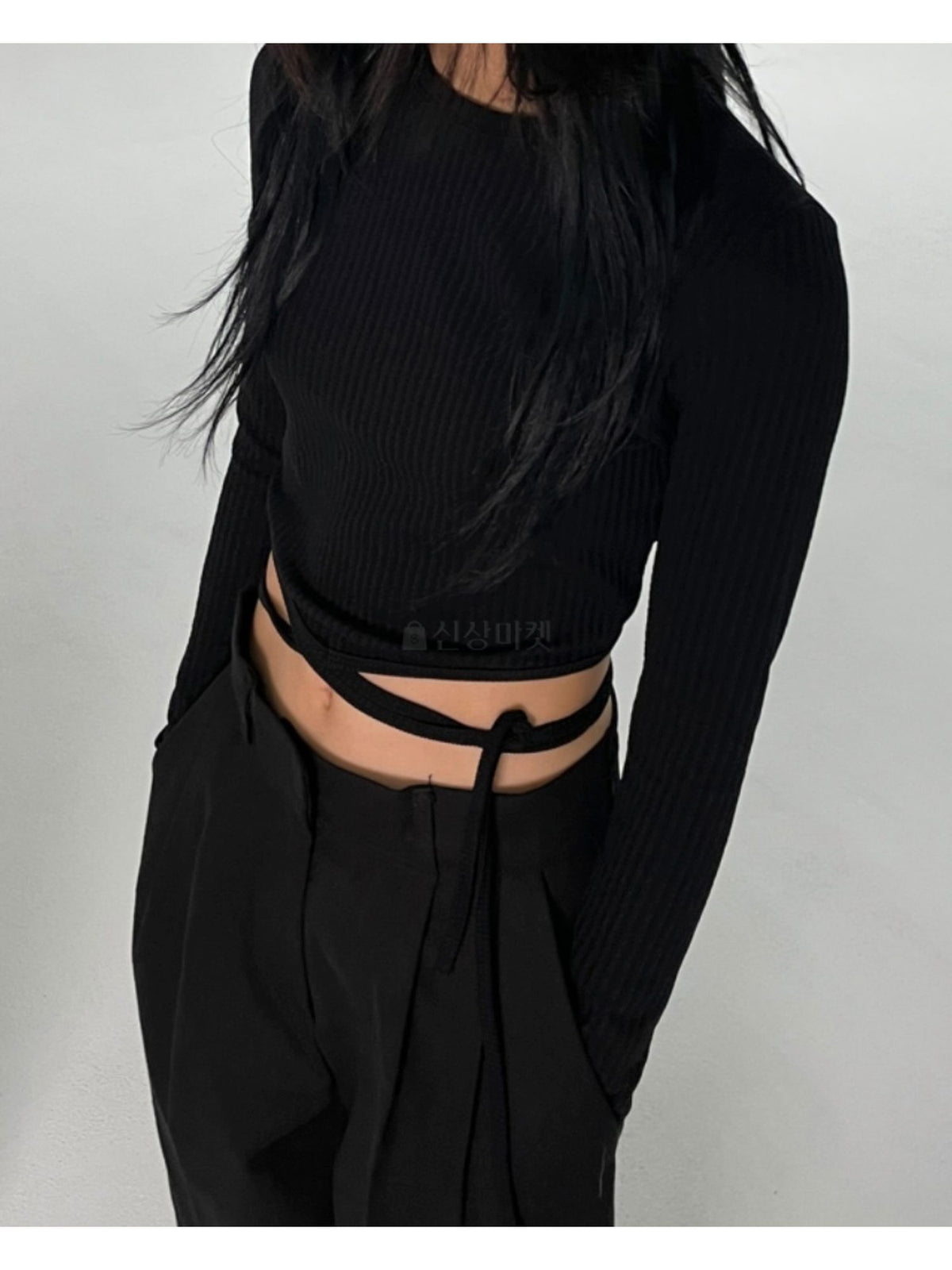Le Sserafim String Crop Top