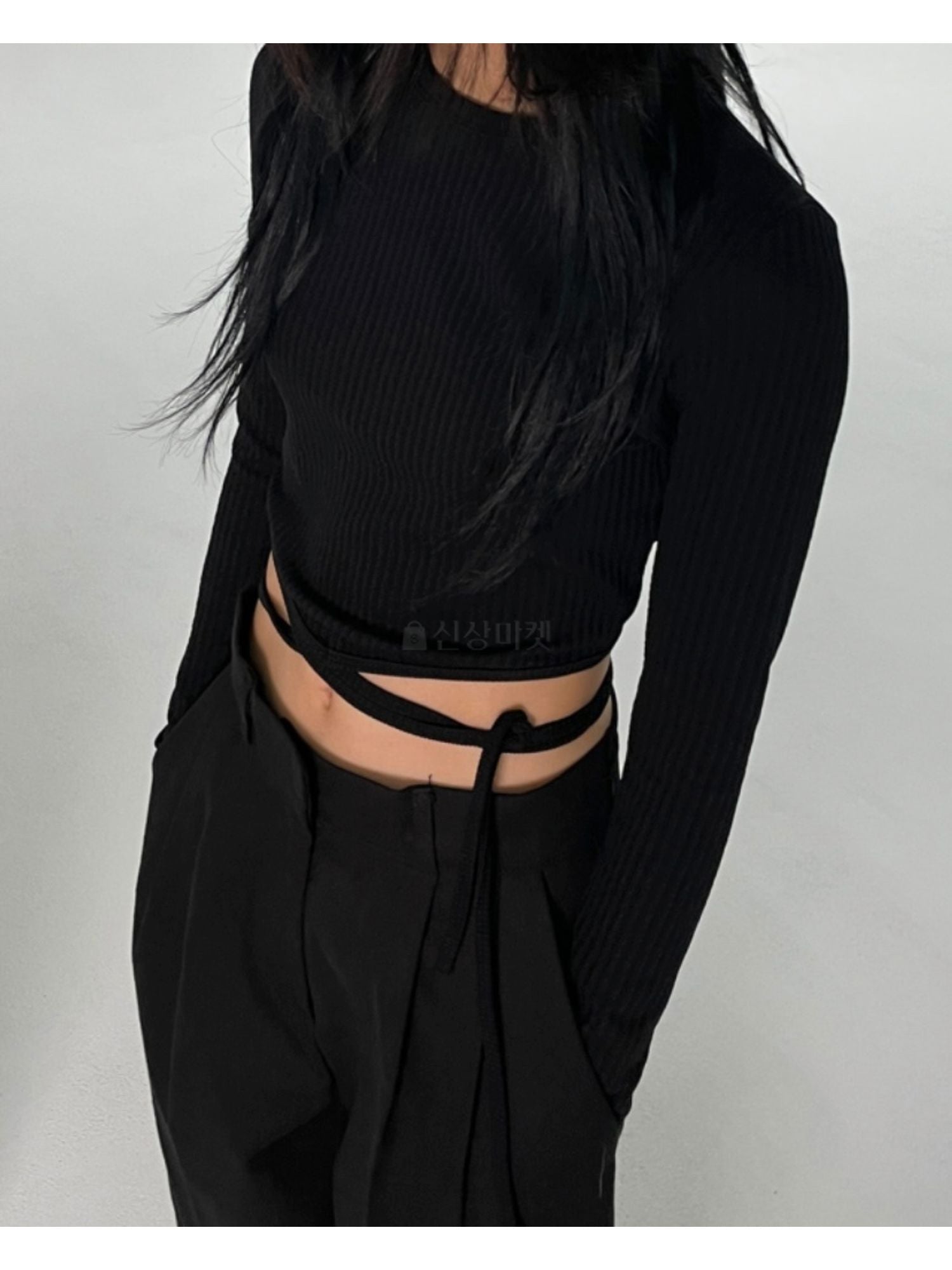 Le Sserafim String Crop Top