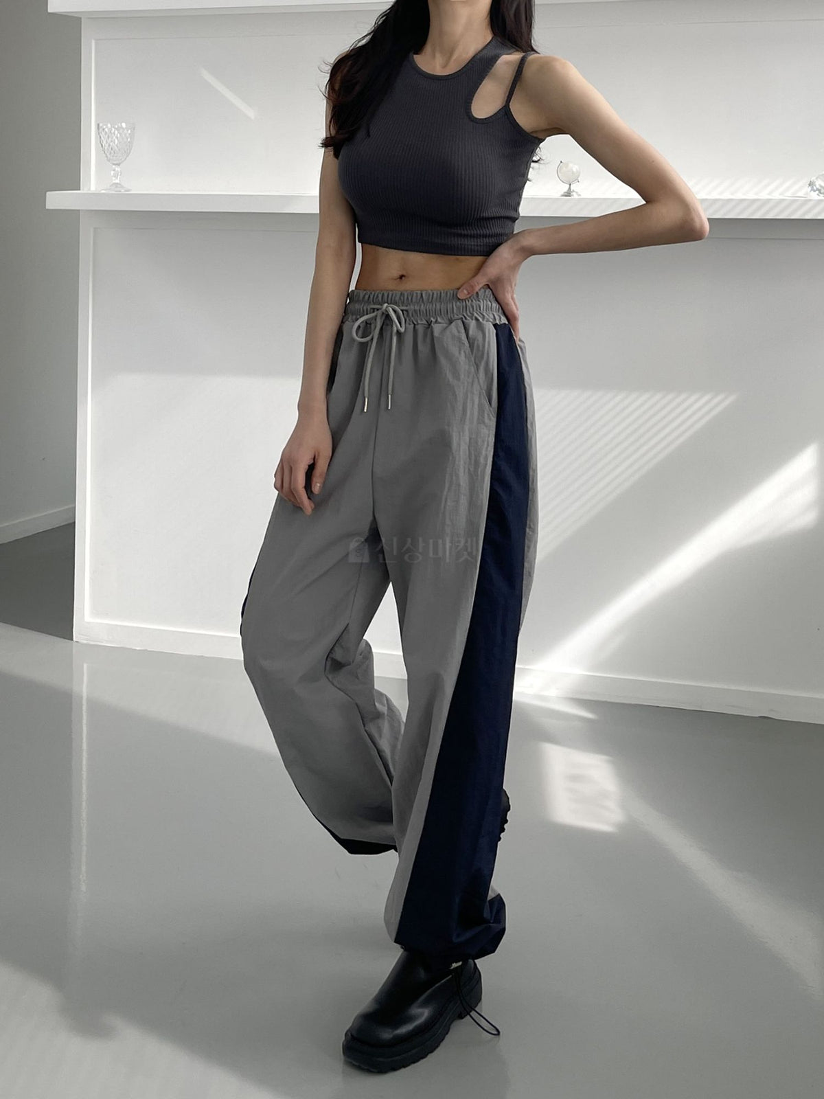 Le Sserafim Asymmetrical Open Shoulder Ribbed Crop Top