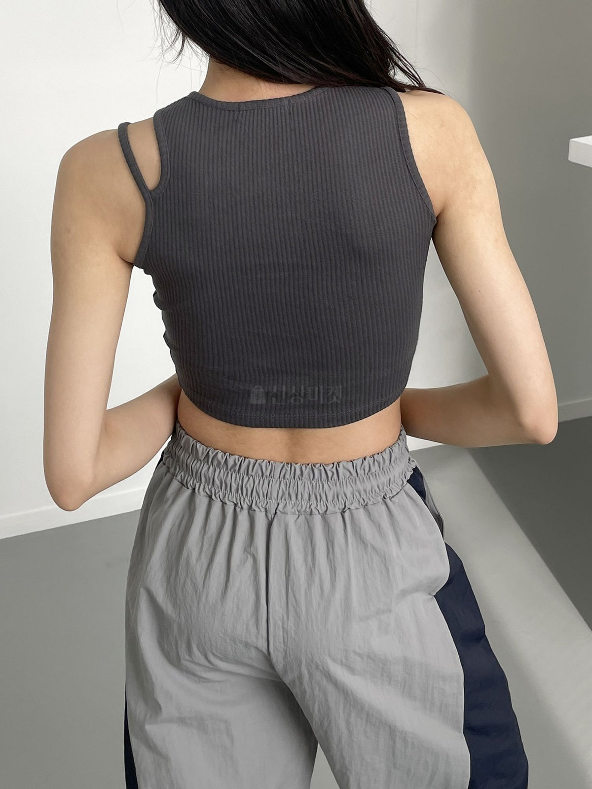 Le Sserafim Asymmetrical Open Shoulder Ribbed Crop Top